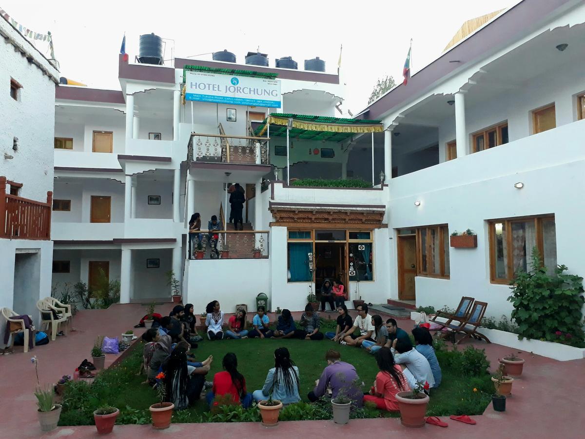 Hotel Jorchung Λεχ Εξωτερικό φωτογραφία